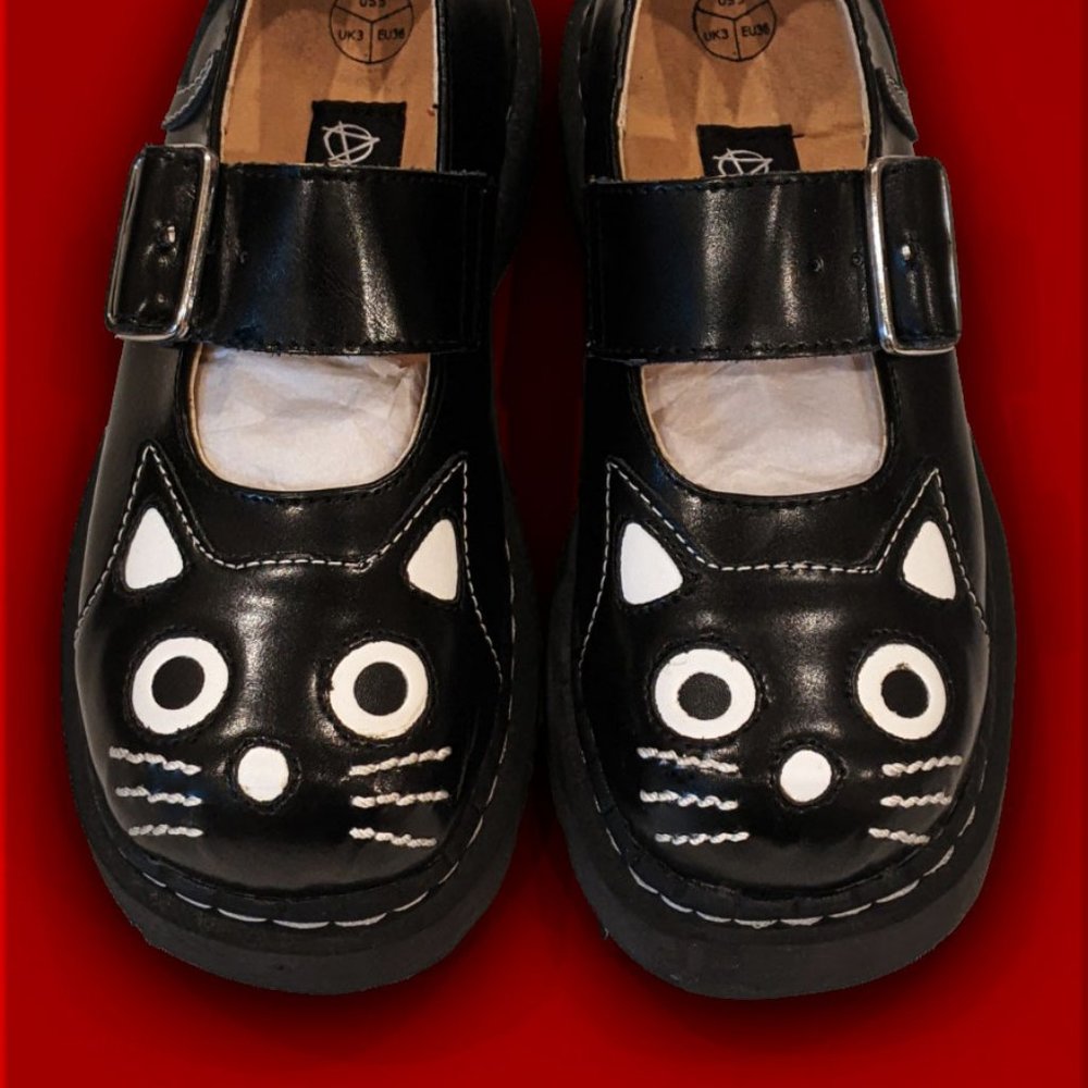 Black and White Kitty Cat Mary Jane Shoes Anarchic by T.U.K.